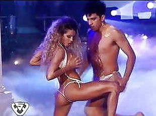 Cinthia Fernandez (Abbey Diaz) - Bailando 2011