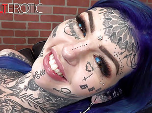 Australian beauty Amber Luke gets a new nose tattoo