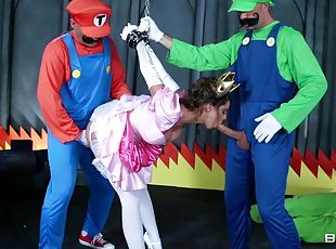 Mario and Luigi naild Princess Peach in a threesome