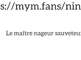 Une salope se fait démonter et vide les couilles du maître nageur dans les vestiaires