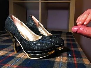 Cum on these sparkly Pump