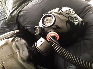 Latex Gasmask Breathplay