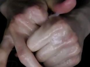 ?veiny hands?Sounds sexy, not to be watched at night.?ASMR?