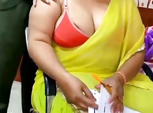 Sexy big tits aunty ko chai vale ne 2000 deke choda