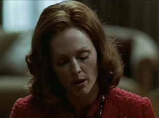 Julianne Moore in erotic scene