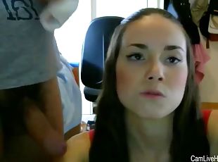 Hot teen makin love to a dick on web cam