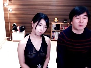 Korean girlfriend shows her hot body on cam