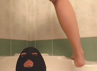 lady vivien pee on slave