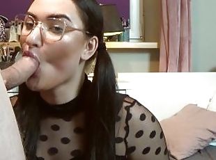 naughty schoolgirl gets fucked [ uczennica chce sie pieprzyc po szkole]