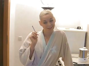 Amateur girlfriend sucks and fucks in the kitchen