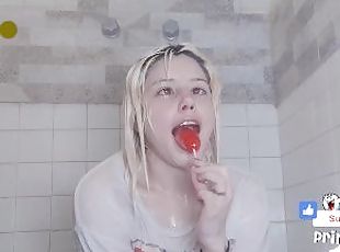 ???????? Wet t-shirt with lollipop in the shower ????????