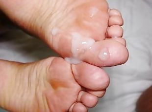 Cum on the soles of my feet - wenxram
