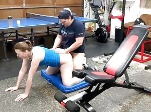 levrette, orgasme, amateur, milf, rousse, salle-de-gym, séance-dentraînement