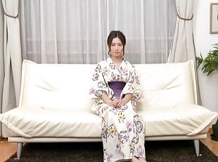 Japanese milf Saekun Maiko is impatient to taste a stiff dick