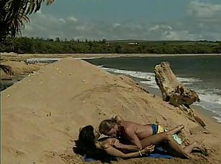 Nature loving dame juicy pussy penetrated missionary at the beach