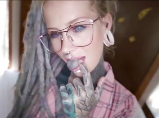 Nerdy tattooed Anuskatzz pov anal fuck