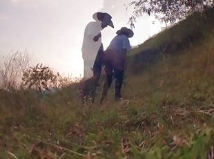 ROMANTIC SEX IN THE FIELD WITH OUR HATS ????????