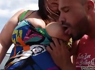 Sexy busty MILF Jessica Lust meets a Latino stud in South Beach